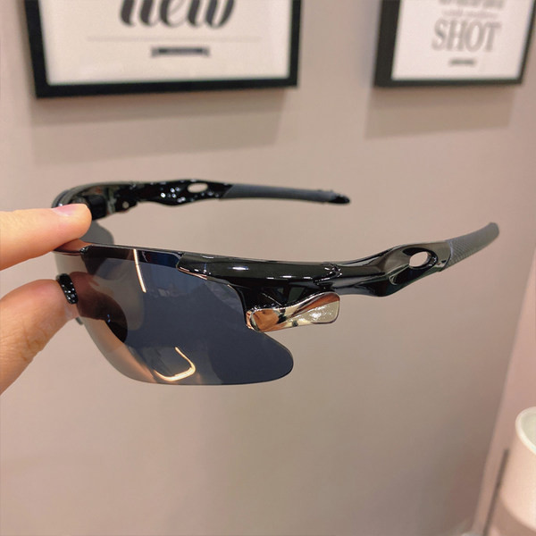 Vyriški akiniai, tinkami važinėti dviračiu – su UV apsauga