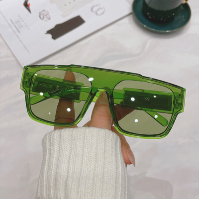 Laiade raamidega ja metallelemendiga meeste päikeseprillid