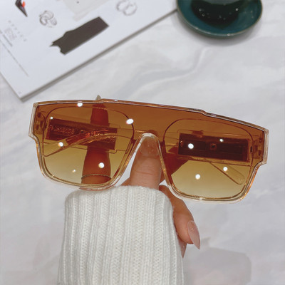 Laiade raamidega ja metallelemendiga meeste päikeseprillid