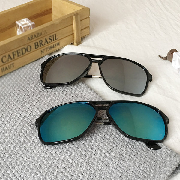 Uus ovaalse kuju ja õhukeste raamidega unisex prillide mudel