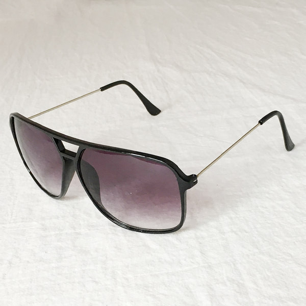 Uus ovaalse kuju ja õhukeste raamidega unisex prillide mudel