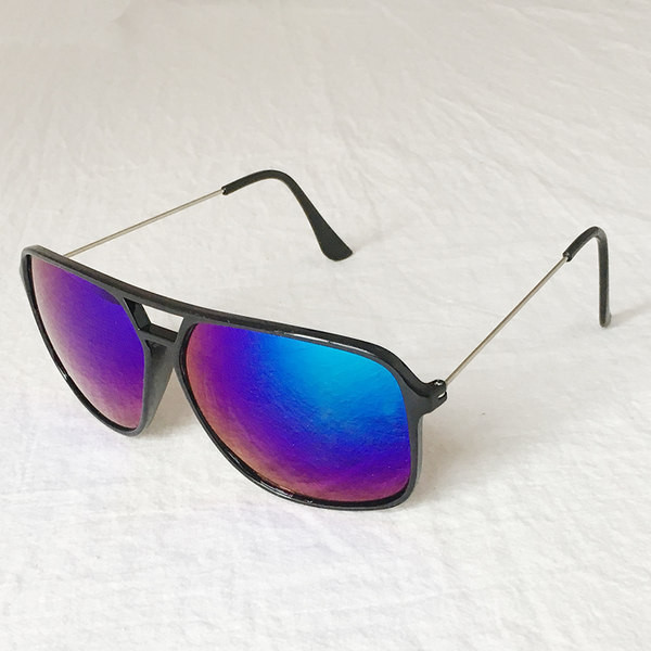 Uus ovaalse kuju ja õhukeste raamidega unisex prillide mudel