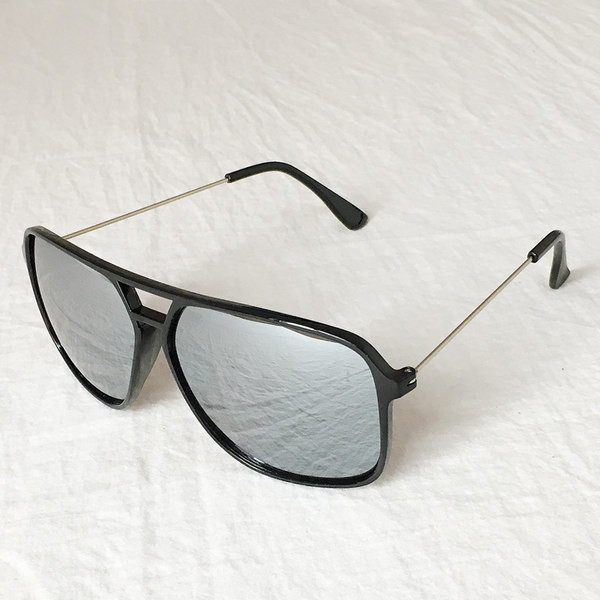 Uus ovaalse kuju ja õhukeste raamidega unisex prillide mudel