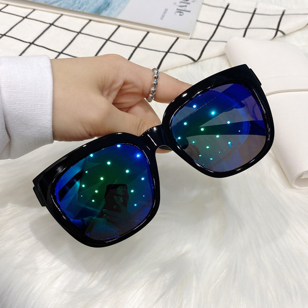 Moteriški akiniai nuo saulės su veidrodžio efektu