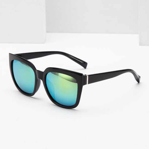 Moteriški akiniai nuo saulės su veidrodžio efektu