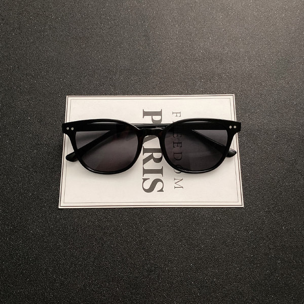 UV-kaitsega meeste päikeseprillid