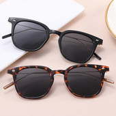 Ležerne muške naočale ovalnog oblika s tankim metalnim okvirom