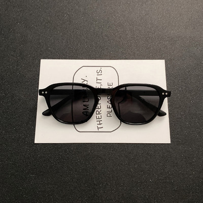 Ανδρικά γυαλιά ηλίου με έγχρωμους φακούς