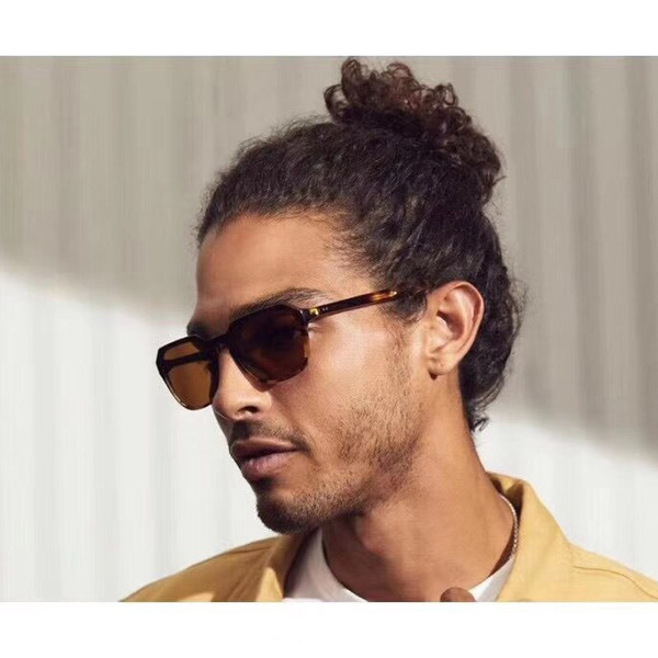 Ανδρικά γυαλιά ηλίου με έγχρωμους φακούς