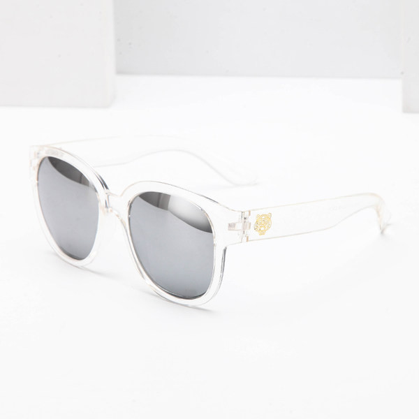 Uus peegelefektiga naiste päikeseprillide mudel