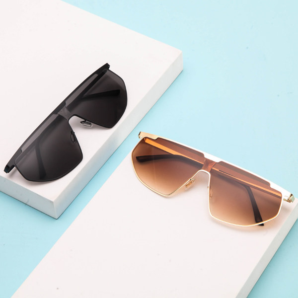 Νέο μοντέλο ανδρικά γυαλιά με μη τυποποιημένο σχήμα