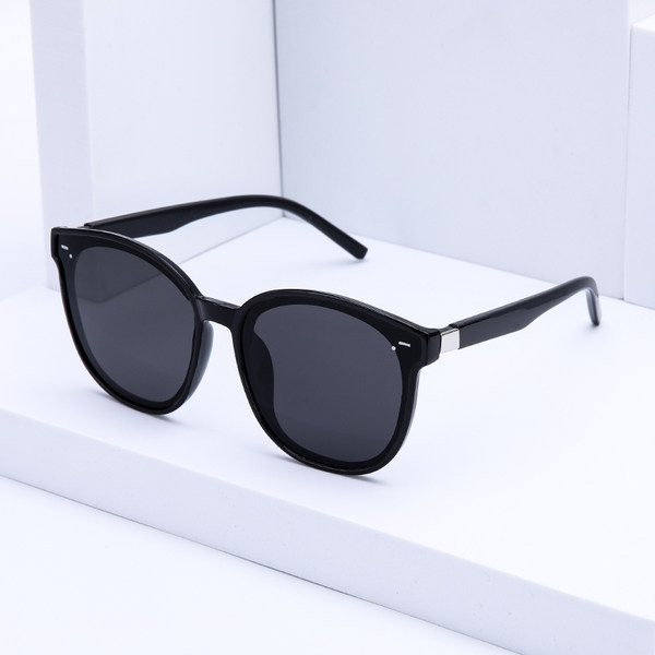 Unisex ležerne sunčane naočale s plastičnim okvirima