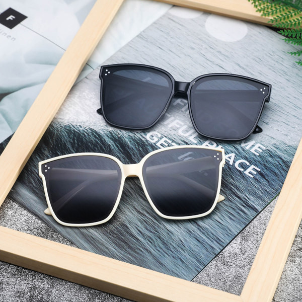 Novi model ženskih sunčanih naočala sa efektom ogledala