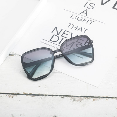 Naiste päikeseprillide uus mudel UV kaitsega