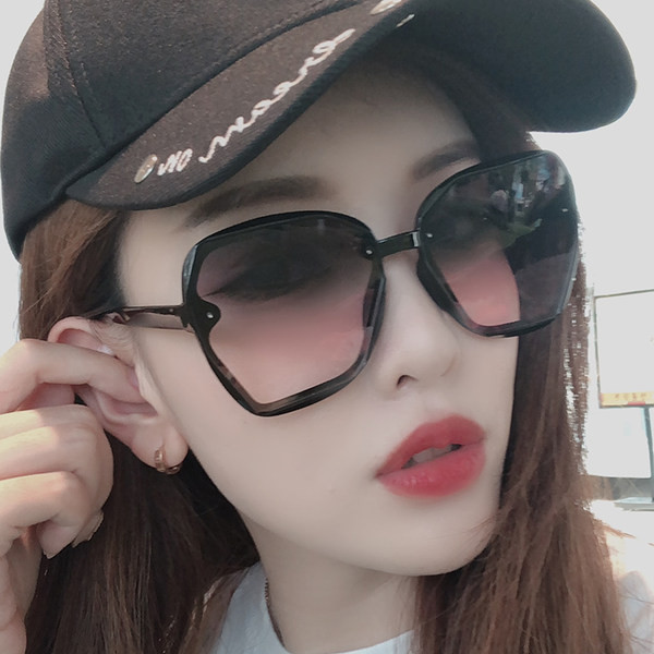 Naiste päikeseprillide uus mudel UV kaitsega