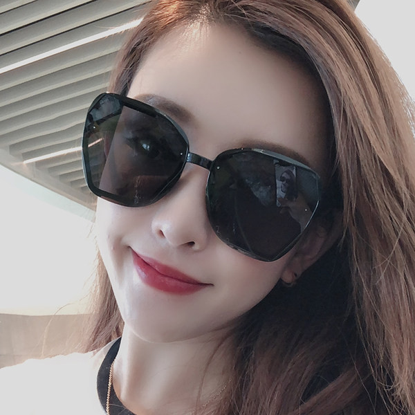 Naiste päikeseprillide uus mudel UV kaitsega