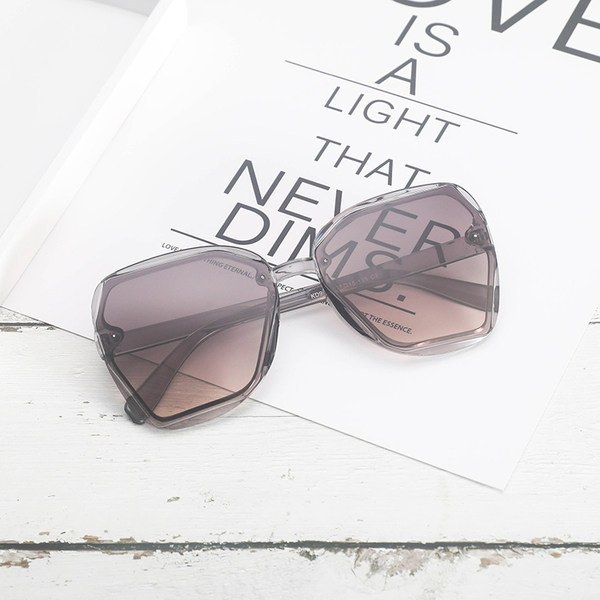 Naiste päikeseprillide uus mudel UV kaitsega