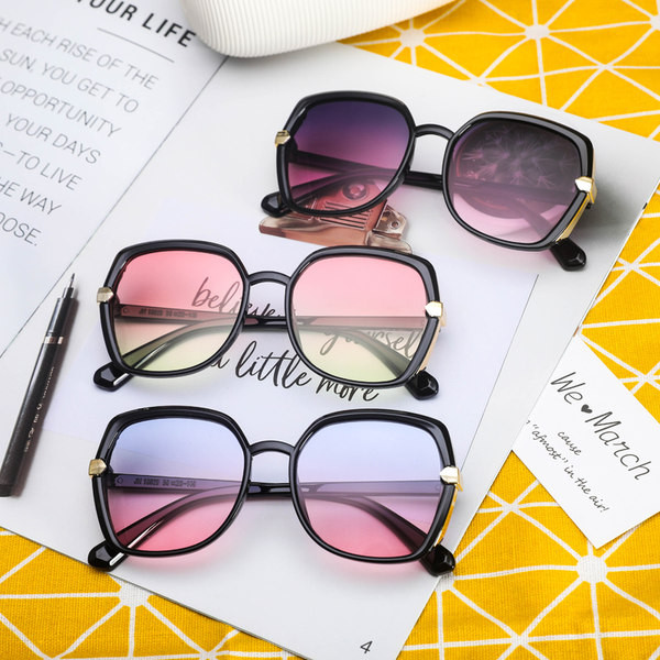 Retro naiste prillid erinevates värvides