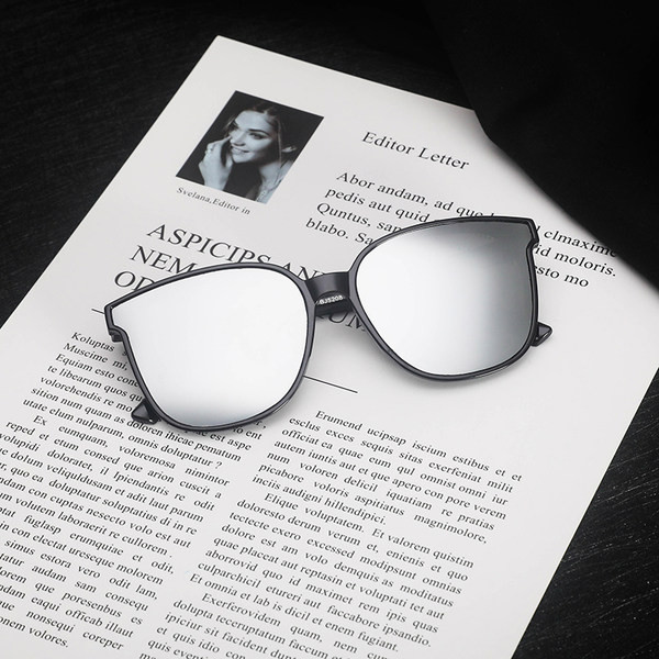 Moodsad õhukese raamiga naiste päikeseprillid