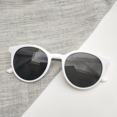 Νέο μοντέλο γυναικεία γυαλιά ηλίου με λεπτό σκελετό