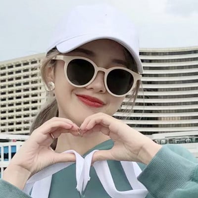 Μοντέρνα unisex γυαλιά ηλίου με λεπτό σκελετό