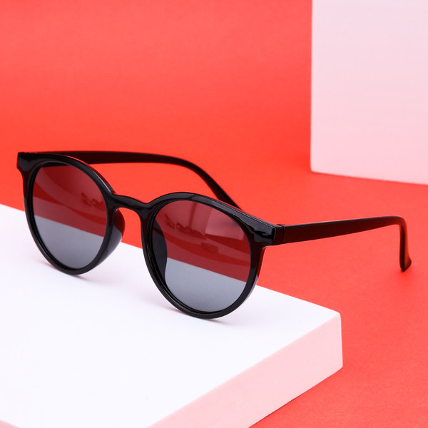 Μοντέρνα unisex γυαλιά ηλίου με λεπτό σκελετό