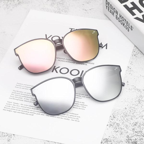 Uus mudel värviliste plastikraamidega naiste prillid