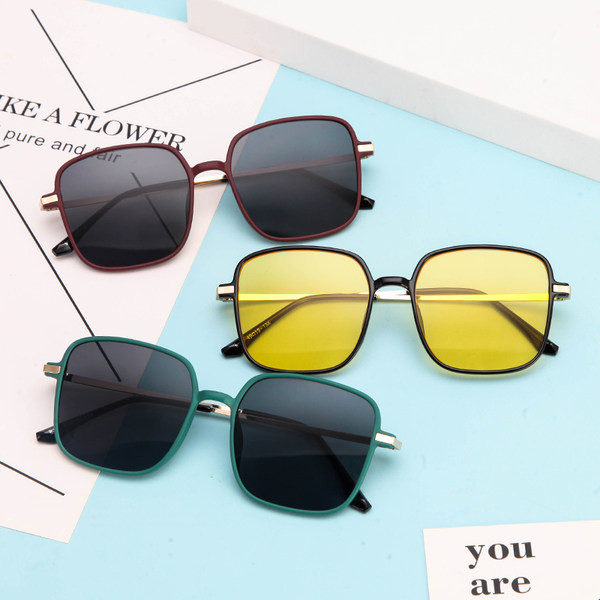 Ruudukujulise uue mudeliga meeste päikeseprillid