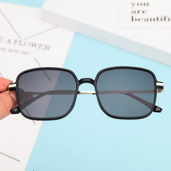 Ruudukujulise uue mudeliga meeste päikeseprillid