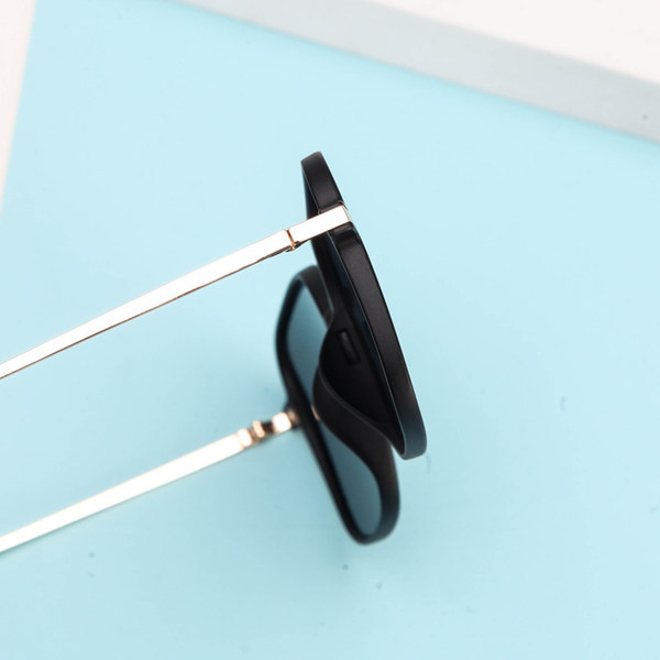 Ruudukujulise uue mudeliga meeste päikeseprillid