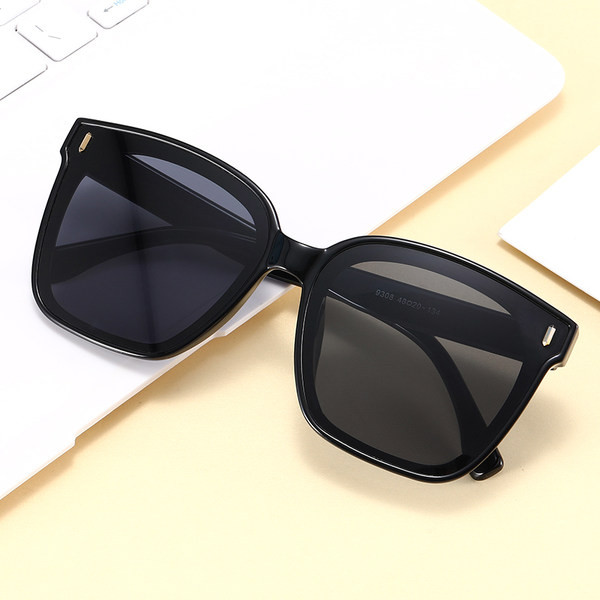 Γυναικεία γυαλιά τετράγωνου σχήματος σε ρετρό στυλ
