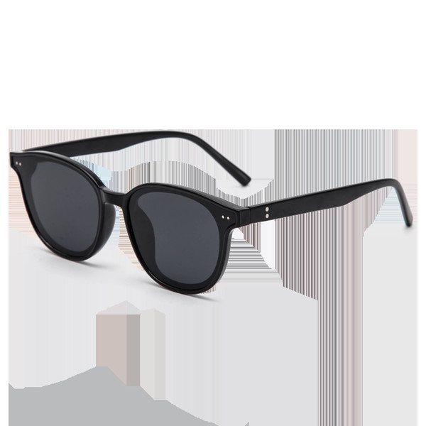 Polariseeritud päikeseprillid mitmes värvitoonis