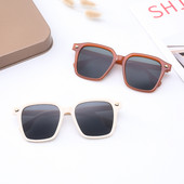 Moodsad meeste kandilised õhukese raamiga prillid