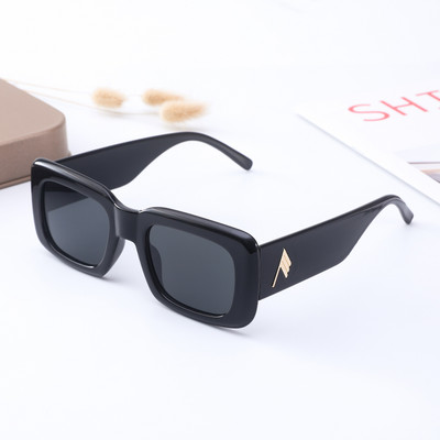 Novi model kvadratnih plastičnih naočala za muškarce