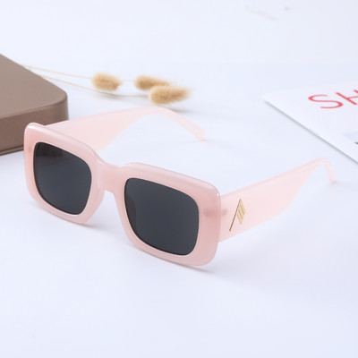 Novi model kvadratnih plastičnih naočala za muškarce