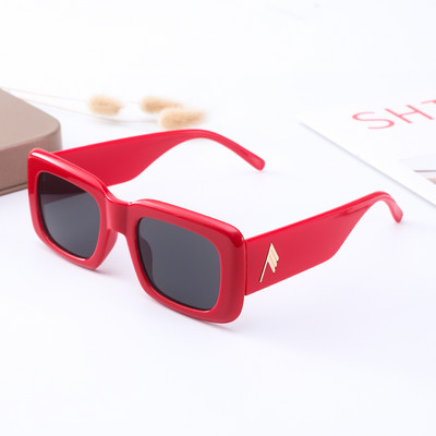 Novi model kvadratnih plastičnih naočala za muškarce