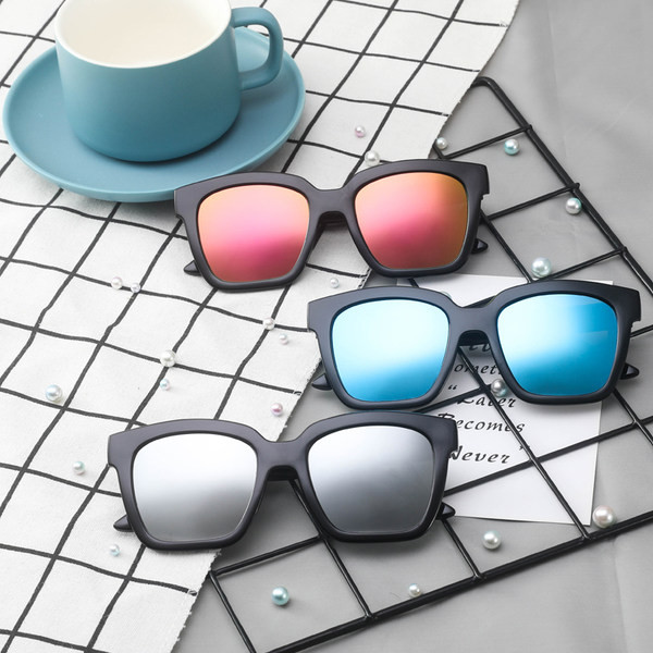 Moodsad meeste kandilised prillid