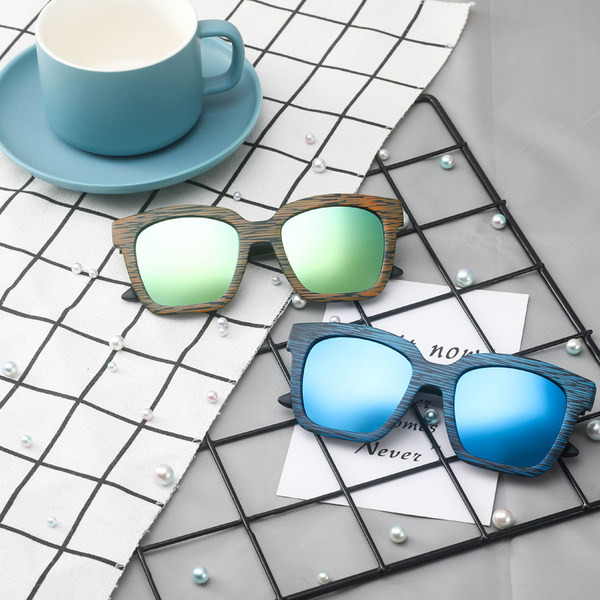 Moodsad meeste kandilised prillid