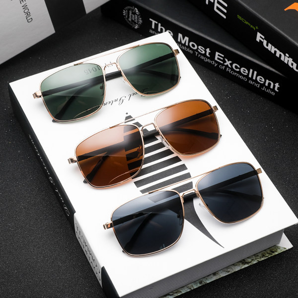 Ruudukujulised unisex metallraamidega päikeseprillid