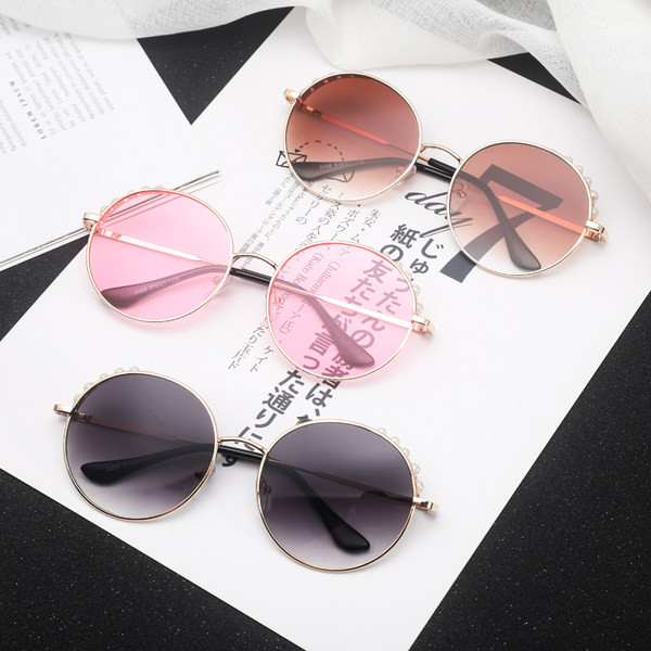 Pärlitega ümarad naiste prillid