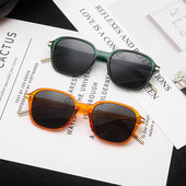 Plastikust värviliste raamidega meeste prillid