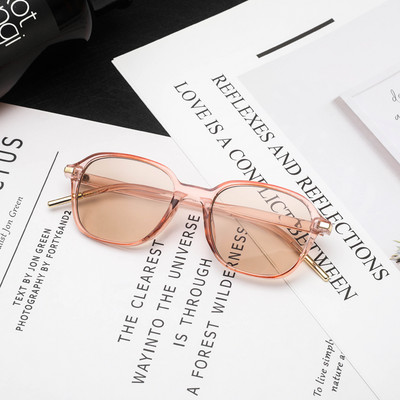 Plastikust värviliste raamidega meeste prillid