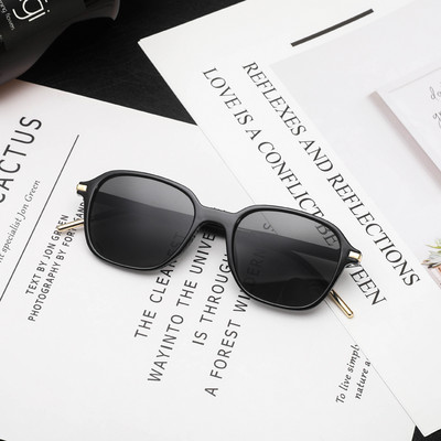 Plastikust värviliste raamidega meeste prillid