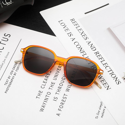 Plastikust värviliste raamidega meeste prillid