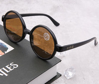 Ümara kuju ja plastikraamiga unisex prillid