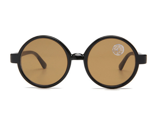 Ümara kuju ja plastikraamiga unisex prillid