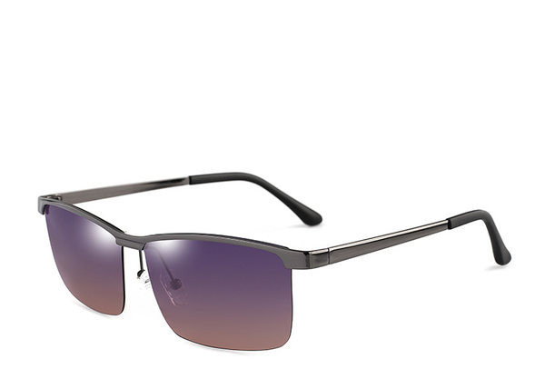 Metallraamiga neljakandilised meeste prillid