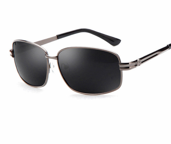 Naujo modelio akiniai su metaliniais rėmeliais ir kvadrato forma vyrams