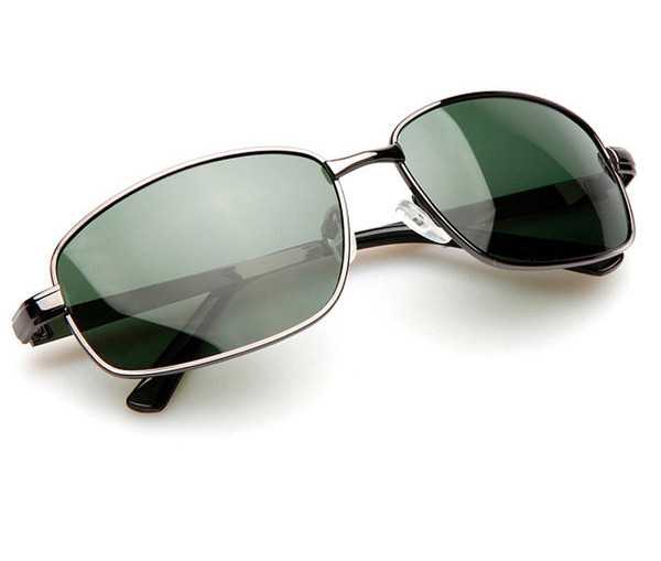 Naujo modelio akiniai su metaliniais rėmeliais ir kvadrato forma vyrams