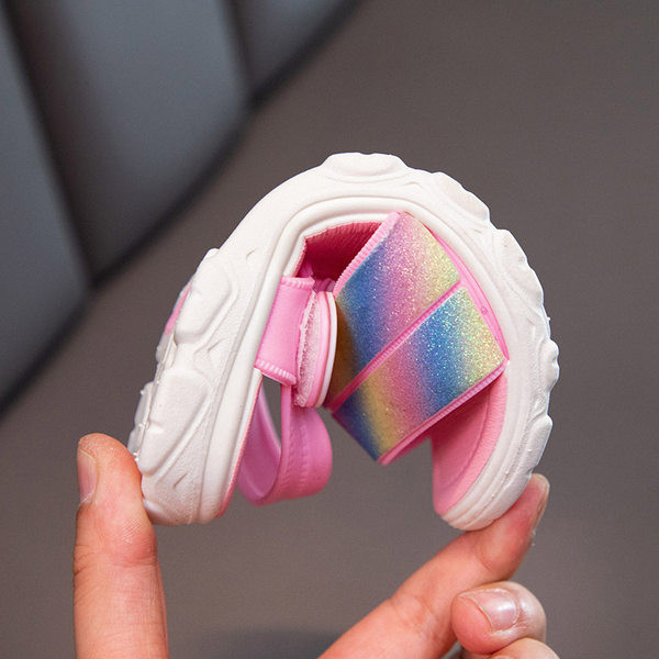 Детски сандали с лъскав ефект